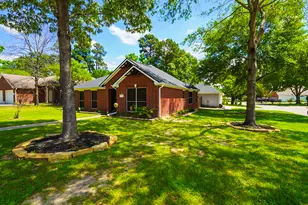 200 Canterbury Dr, Conroe, TX 77303 - Photo 3