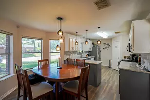 200 Canterbury Dr, Conroe, TX 77303 - Photo 9