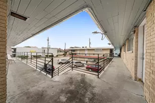 516 Holiday Dr, Galveston, TX 77550 - Photo 41