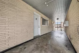 516 Holiday Dr, Galveston, TX 77550 - Photo 3