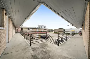 516 Holiday Dr, Galveston, TX 77550 - Photo 39