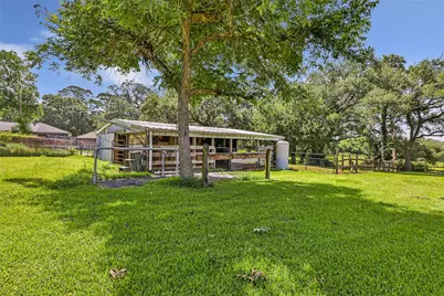 111 S 8th Street, Highlands, TX 77562 - Photo 43