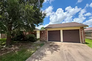 422 W Castle Harbour Dr, Friendswood, TX 77546 - Photo 1