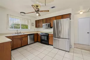 422 W Castle Harbour Dr, Friendswood, TX 77546 - Photo 9
