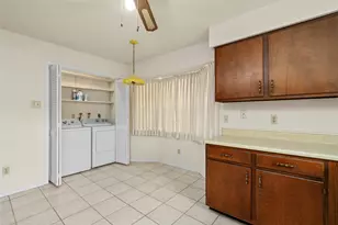 422 W Castle Harbour Dr, Friendswood, TX 77546 - Photo 11