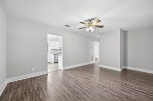 113 E Witcher Ln, Houston, TX 77076 - Photo 7