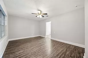 113 E Witcher Ln, Houston, TX 77076 - Photo 5