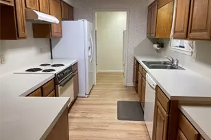 1732 Ave C, El Campo, TX 77437 - Photo 3