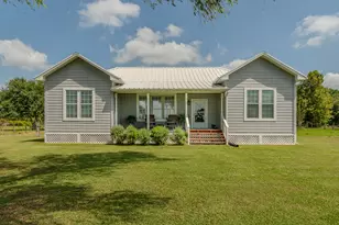 1401 E Buccaneer Dr, Winnie, TX 77665 - Photo 1
