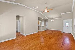 201 Chelsea Ct, Granbury, TX 76049 - Photo 7