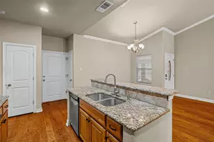 201 Chelsea Ct, Granbury, TX 76049 - Photo 9