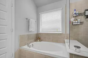 10842 Clfs Vw Dr, Iowa Colony, TX 77583 - Photo 25