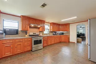 2410 Harris St, Baytown, TX 77521 - Photo 5