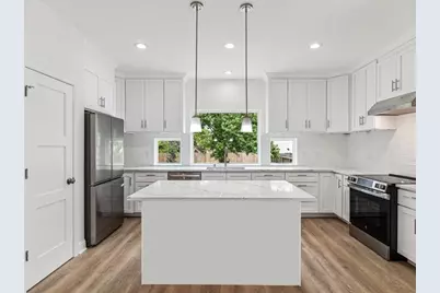 915 E 37th Street, Houston, TX 77022 - Photo 9