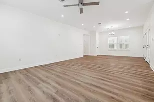 915 E 37th St, Houston, TX 77022 - Photo 7