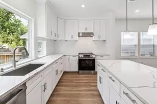 915 E 37th St, Houston, TX 77022 - Photo 11