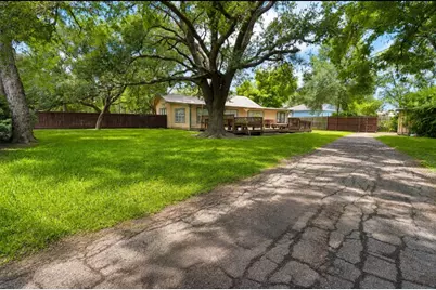 315 S Johnson Street, Alvin, TX 77511 - Photo 1