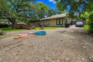 315 S Johnson St, Alvin, TX 77511 - Photo 17