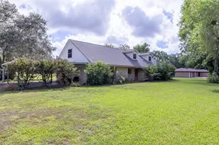 268 Sue Ann St, El Campo, TX 77437 - Photo 3