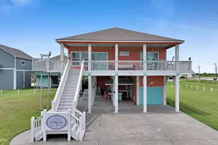 979 Palm Ridge Dr, Crystal Beach, TX 77650 - Photo 5