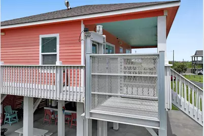 979 Palmridge Drive, Crystal Beach, TX 77650 - Photo 7