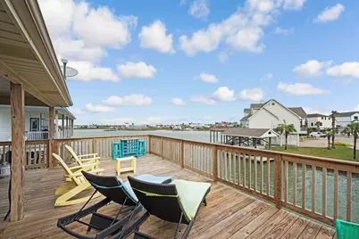 336 Admiral Circle, Tiki Island, TX 77554 - Photo 11