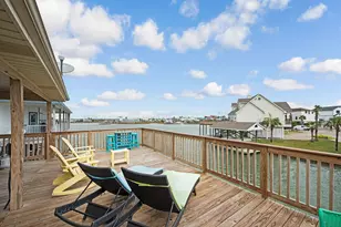 336 Admiral Cir, Tiki Island, TX 77554 - Photo 11