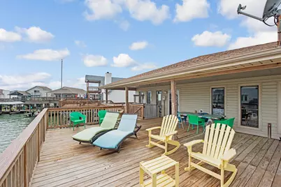 336 Admiral Circle, Tiki Island, TX 77554 - Photo 13