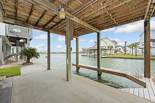 336 Admiral Cir, Tiki Island, TX 77554 - Photo 41