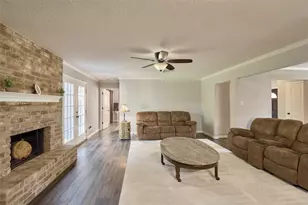 635 Mosswood Dr, Conroe, TX 77302 - Photo 11