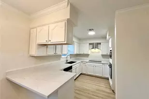 9539 Beverly Hill St, Houston, TX 77063 - Photo 15