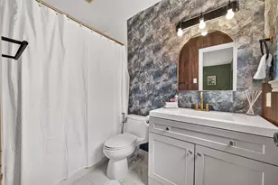 6011 Knotty Wood Dr, Houston, TX 77092 - Photo 9