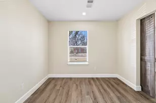 10807 Segrest Dr, Houston, TX 77047 - Photo 15