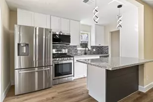 10807 Segrest Dr, Houston, TX 77047 - Photo 7