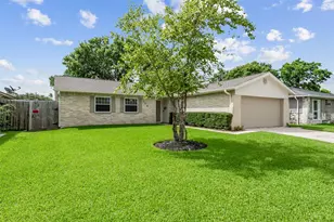 306 Woodvale Dr Dr, League City, TX 77573 - Photo 1