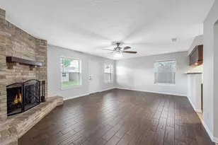 306 Woodvale Dr Dr, League City, TX 77573 - Photo 9