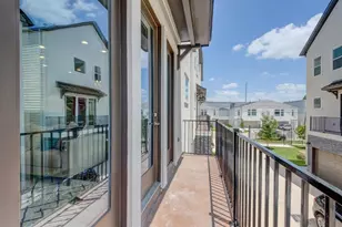 2014 St Charles St, Houston, TX 77003 - Photo 3