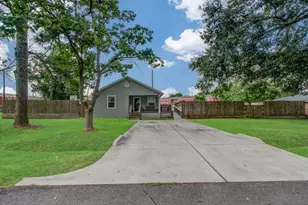 2722 Vega St, Houston, TX 77088 - Photo 7