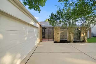 15826 Dunmoor Dr, Houston, TX 77059 - Photo 5