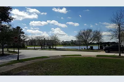 26 East Shore Dr, The Woodlands, TX 77380 - Photo 3