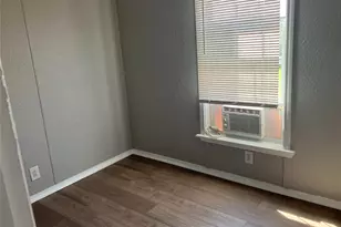 118 Walnut, Blessing, TX 77419 - Photo 11