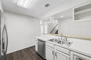 5913 Woodway Place Ct, Houston, TX 77057 - Photo 9
