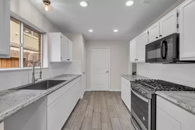 3816 Cottonwood Drive, La Porte, TX 77571 - Photo 11