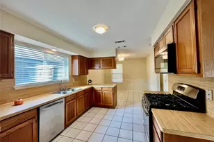 3038 Sam Houston Dr, Sugar Land, TX 77479 - Photo 7
