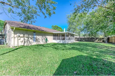 1114 W Castlewood Avenue, Friendswood, TX 77546 - Photo 29