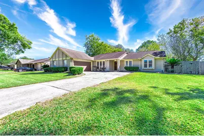 1114 W Castlewood Avenue, Friendswood, TX 77546 - Photo 3