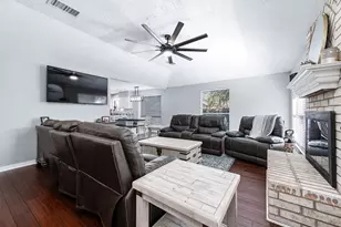 1114 W Castlewood Ave, Friendswood, TX 77546 - Photo 11