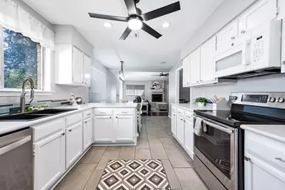 1114 W Castlewood Avenue, Friendswood, TX 77546 - Photo 15