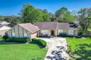 1114 W Castlewood Ave, Friendswood, TX 77546 - Photo 1