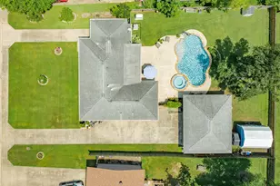 801 Magnolia, Lake Jackson, TX 77566 - Photo 1